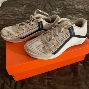 Nike Metcon 5 White/Black/Gold - Size 8